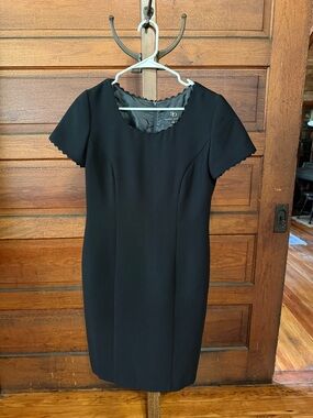 Sandra Darren Black Short-Sleeve Scallop Neck Sheath Dress